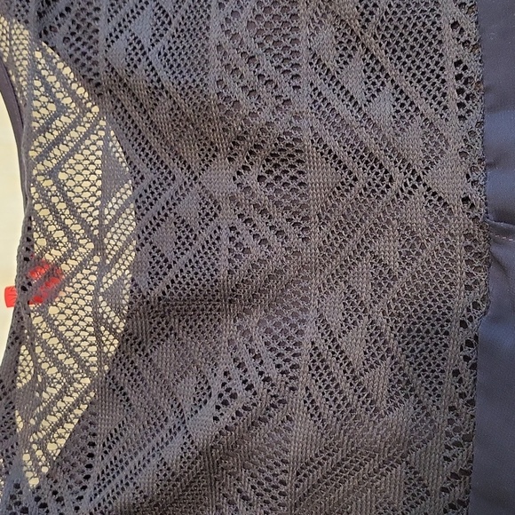 MM sheer lace ladies blouse. - Picture 9 of 10